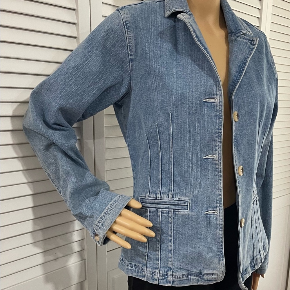 Stylish Women's Blue Denim Jacket - Picture 4 of 7